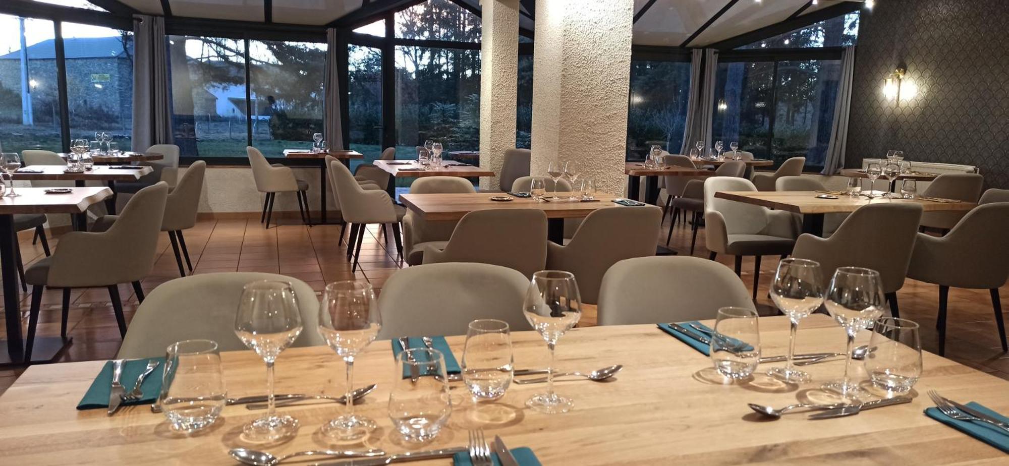 Hotel Restaurant Logis La Meridienne Anglards de Saint Flour Ngoại thất bức ảnh